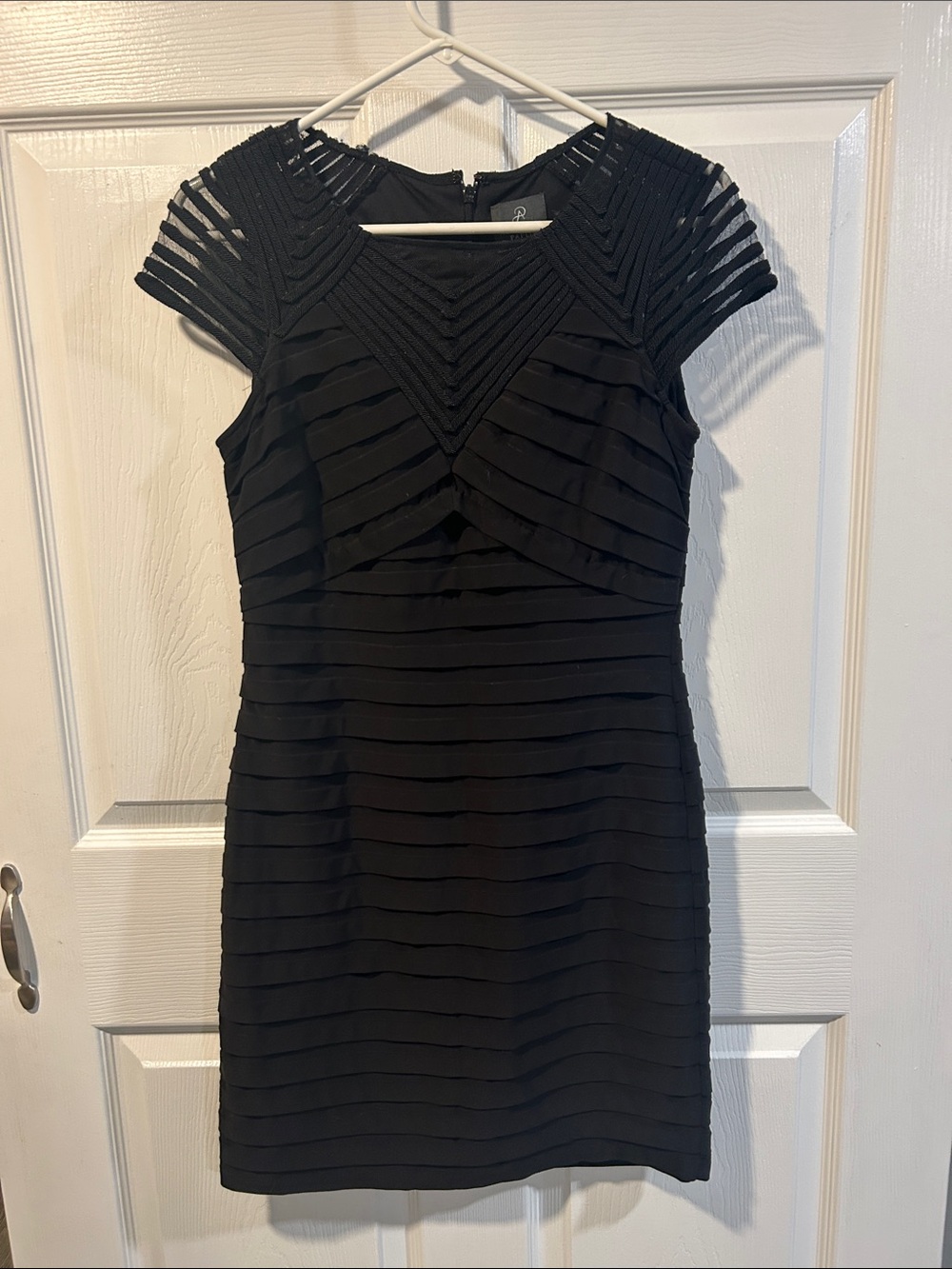 Adrianna Papell Black Layered Cap-Sleeve Sheath Dress